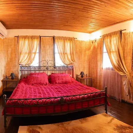 Pensionat Complex Arbanashki Style-panoramic View With Summer And Winter Terrace, Jacuzzi, Sauna, Children's And Adult Area With Cinema Summer Arbanasi