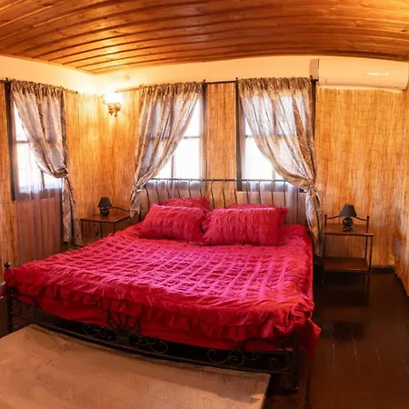 Complex Arbanashki Style-panoramic View With Summer And Winter Terrace, Jacuzzi, Sauna, Children's And Adult Area With Cinema Summer Pensionat *