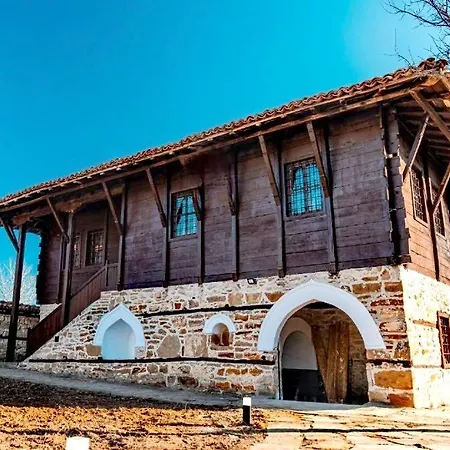 Complex Arbanashki Style-panoramic View With Summer And Winter Terrace, Jacuzzi, Sauna, Children's And Adult Area With Cinema Summer Pensionat Arbanasi