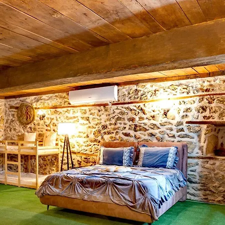 Complex Arbanashki Style-panoramic View With Summer And Winter Terrace, Jacuzzi, Sauna, Children's And Adult Area With Cinema Summer Pensionat