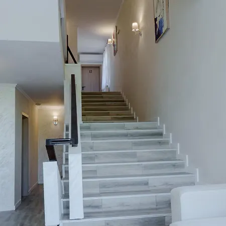 арбанашко село Hotel