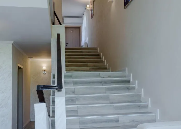 арбанашко село Hotel